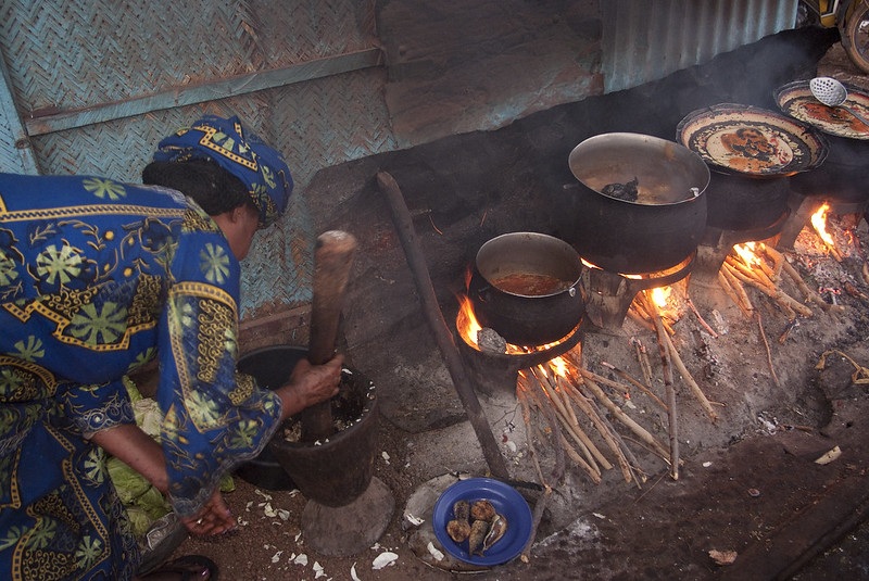 Cooking for a living/  TREEAID/ Flickr (CC BY 2.0)